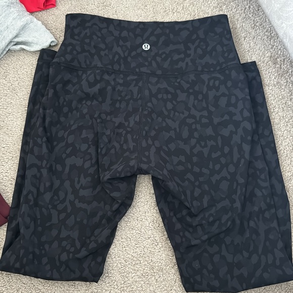 Lulu lemon 7/8 leggings size 6 - Picture 4 of 4